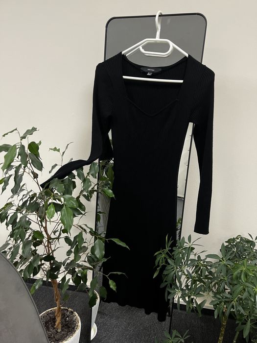 Плаття тепле з гарним декольте