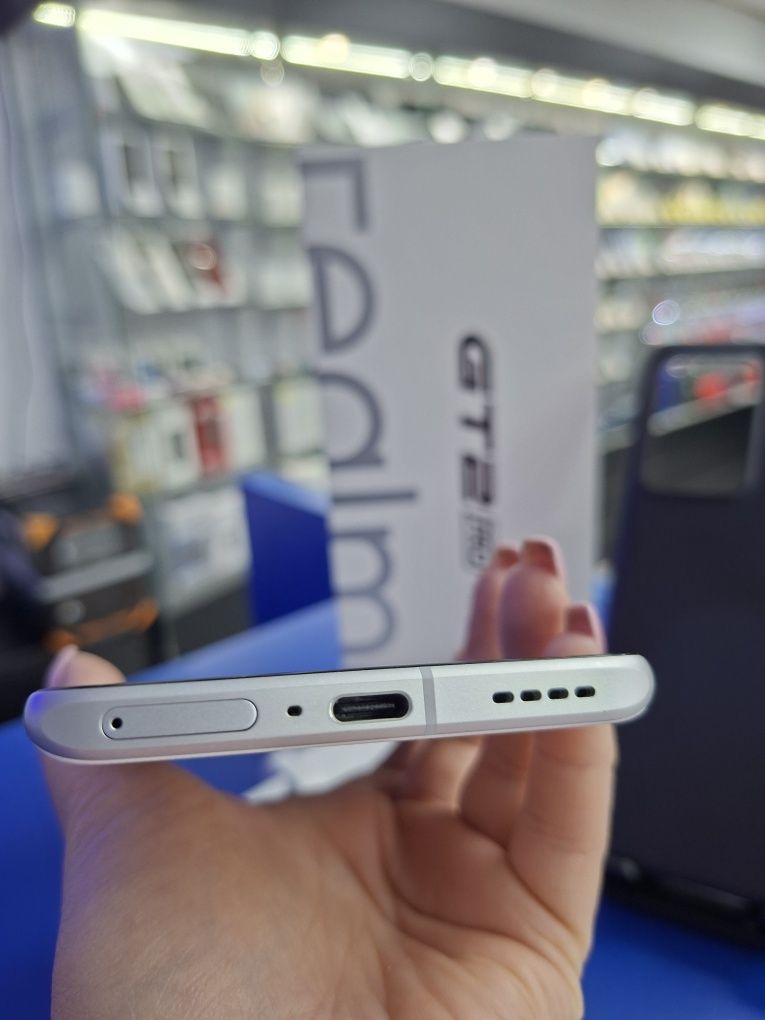 Продам в ідеальном стані Realme GT2 Pro 8/128Gb