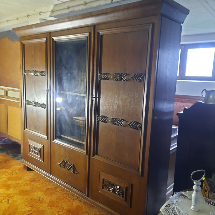 Stara ładna bibloteka rozbieralna