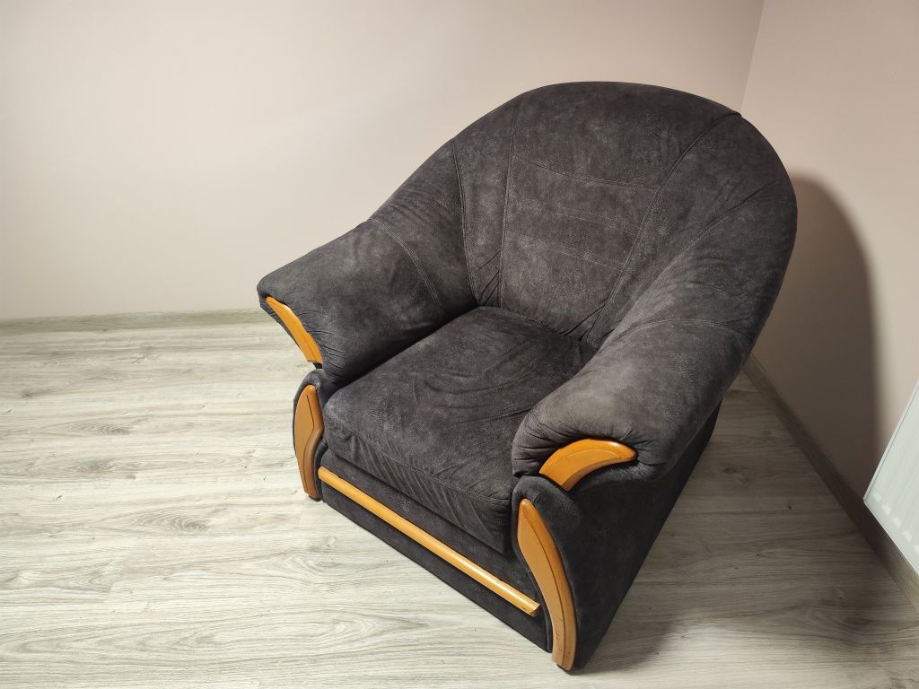 Sofa rozkładana plus dwa fotele