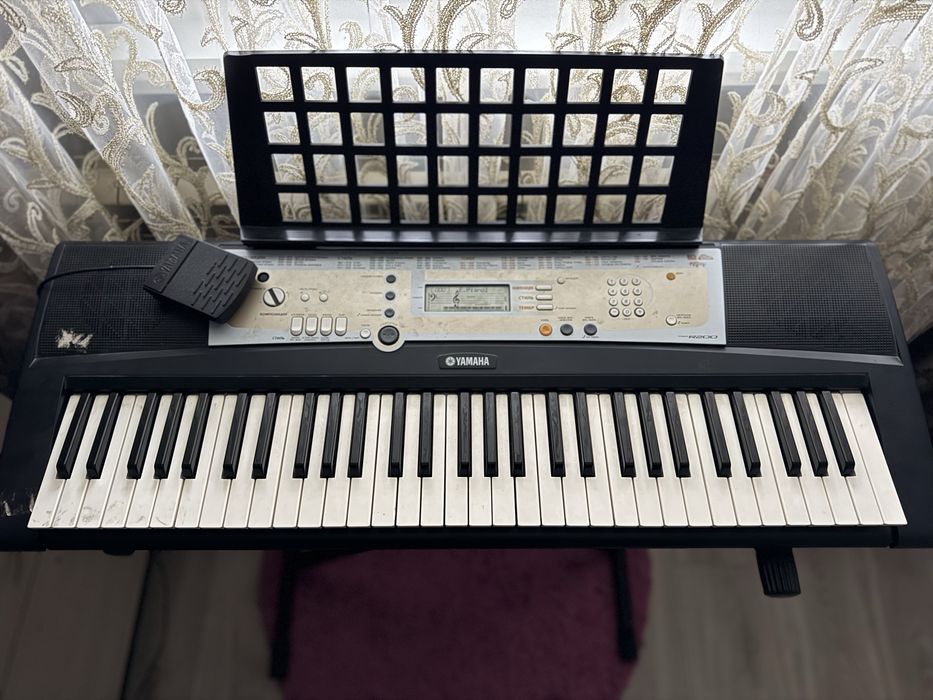 Синтезатор Yamaha psr r-200