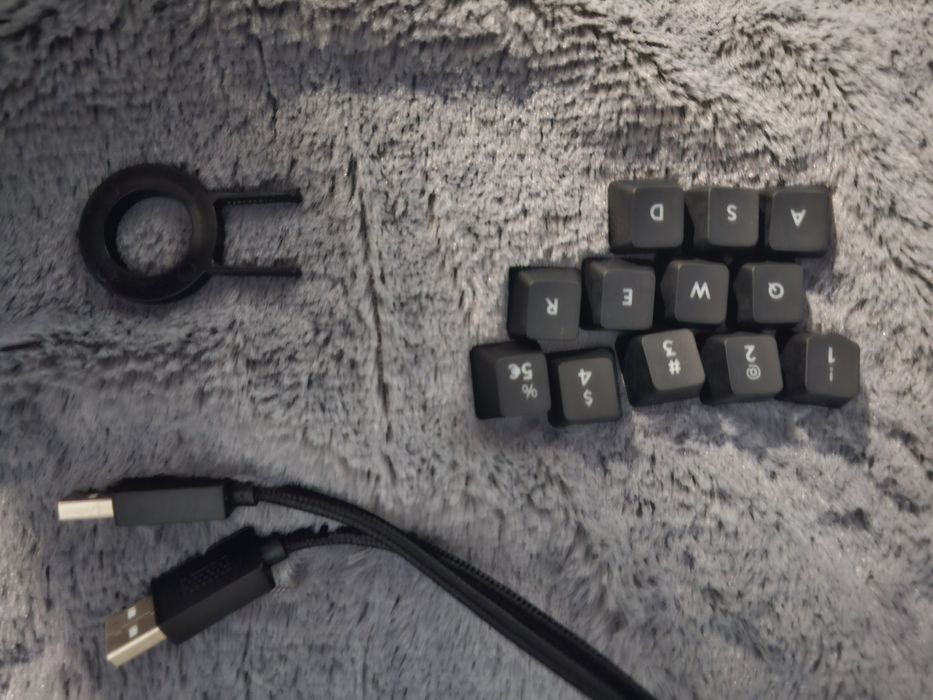 Klawiatura mechaniczna logitech g413 carbon.
