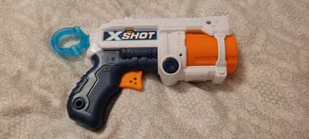 Pistolet zabawkowy ZURU XSHOT 4 fury +wyrzutnia