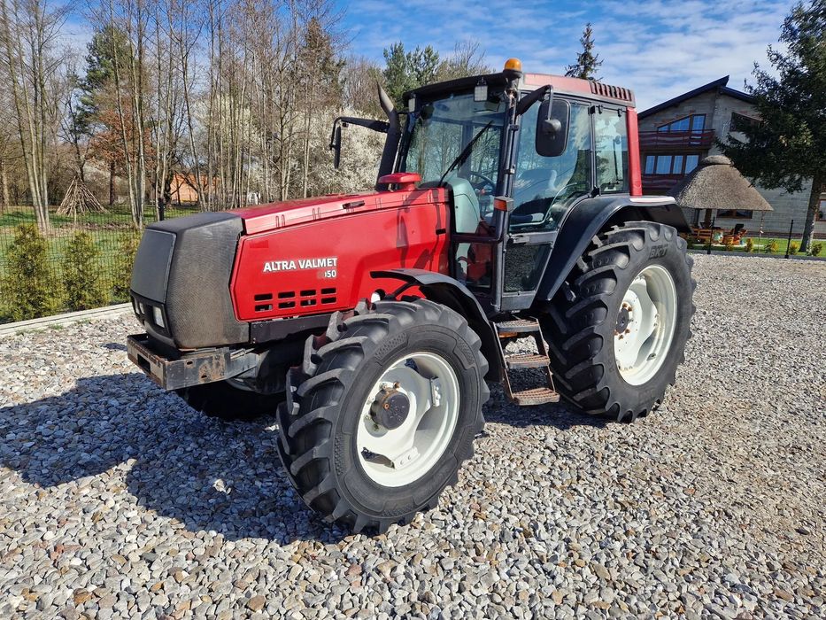 Valtra 8050 HiTech  Klimatyzacja PEŁZAKI Obrotowy Fotel 4X4 40KM/H SPROWADZONA