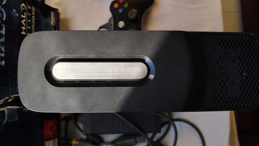 Xbox 360 Elite 120GB com comando + 40 jogos