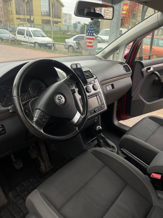 Фольцваген тоуран 1.9,не фарбований