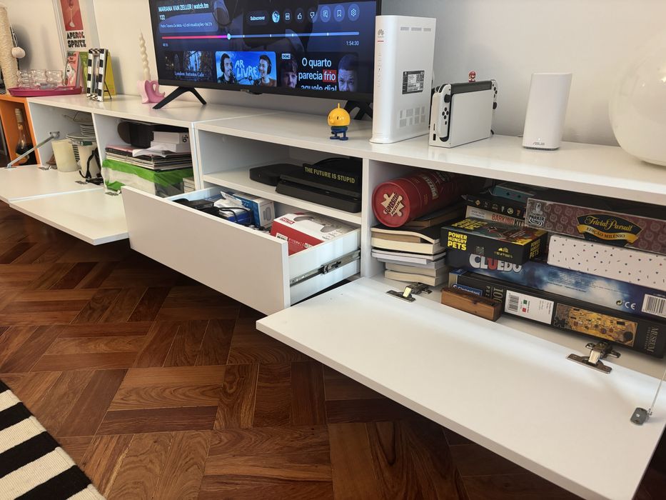 2 Bases de TV brancas metal