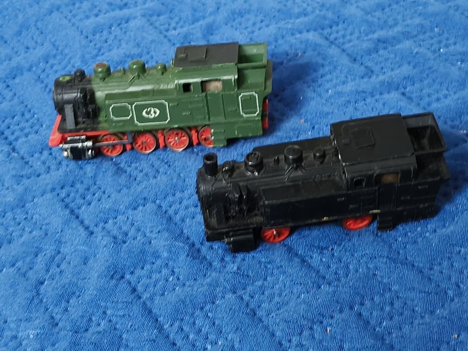 dwa stare vintage modele Piko lokomotyw parowych BR92 oraz BR 80