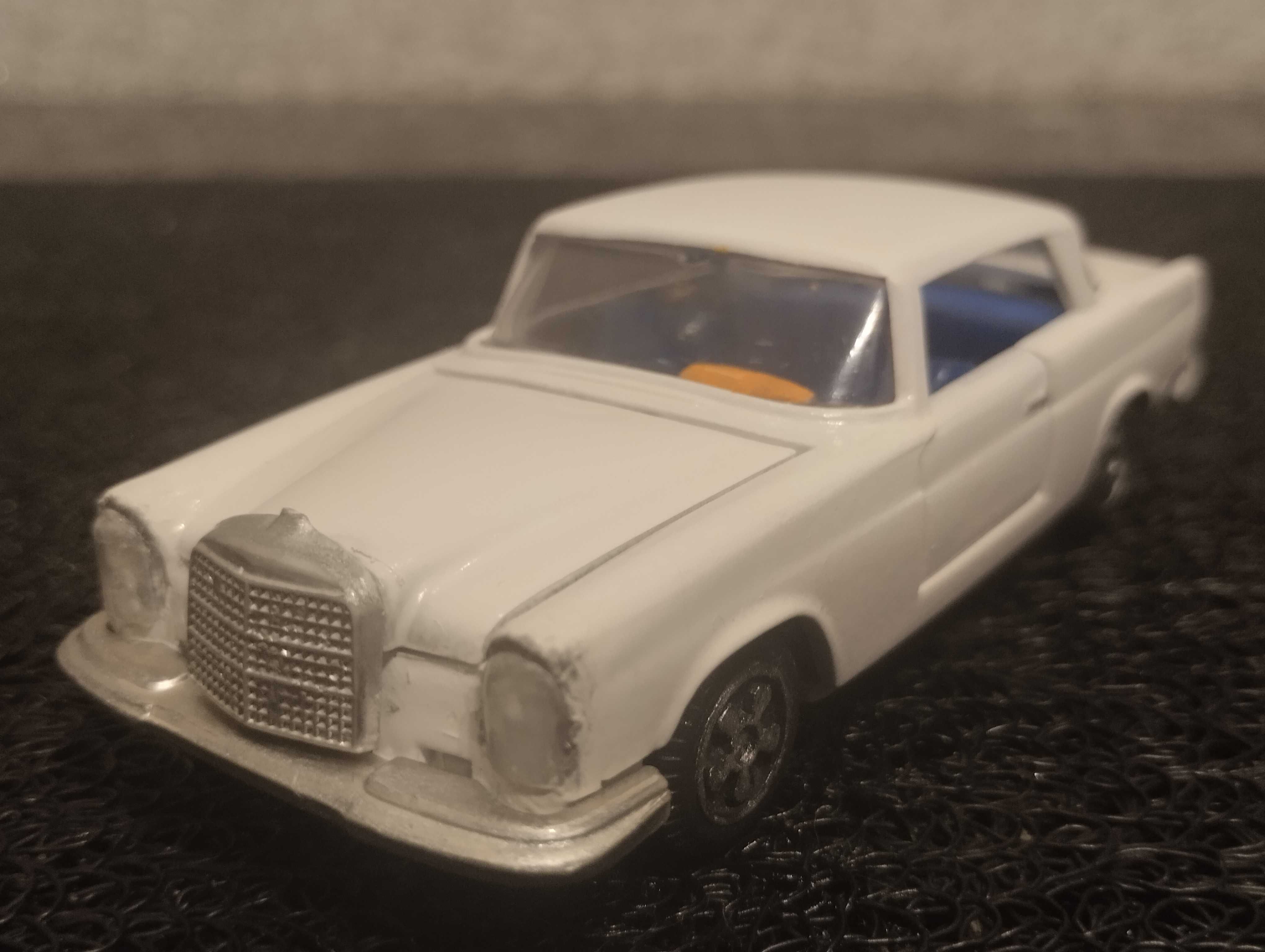 Модель Мercedes-Benz 250 SE