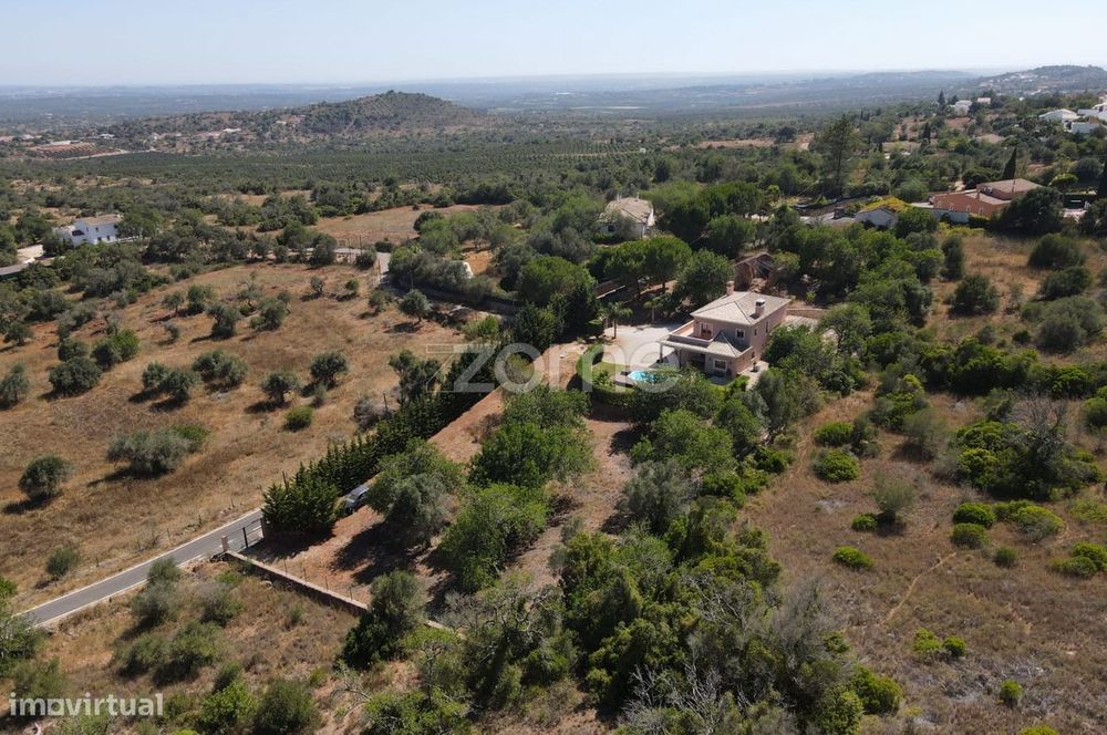 Moradia isolada T4 com Piscina e terreno em Messines