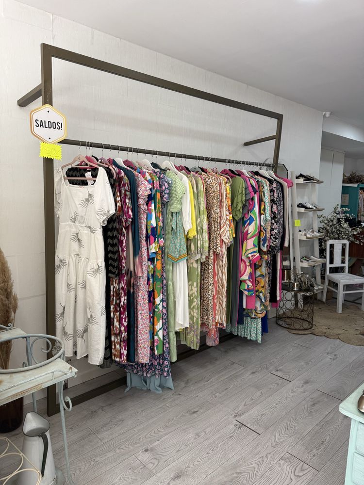 Balcao Loja c oferta 2 charriots roupa