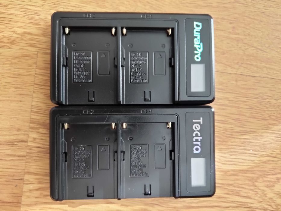 Двойное зарядное для Sony NP-F550 F970 FM-50 FM500H через USB micro