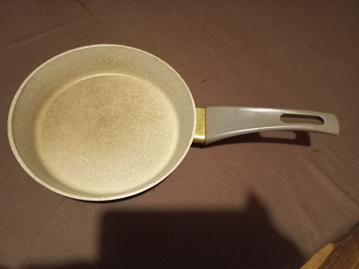 Продам свои сковородки Б/У.