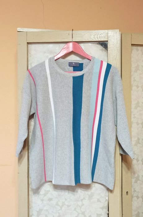 Sweterek oversize w pionowe pasy