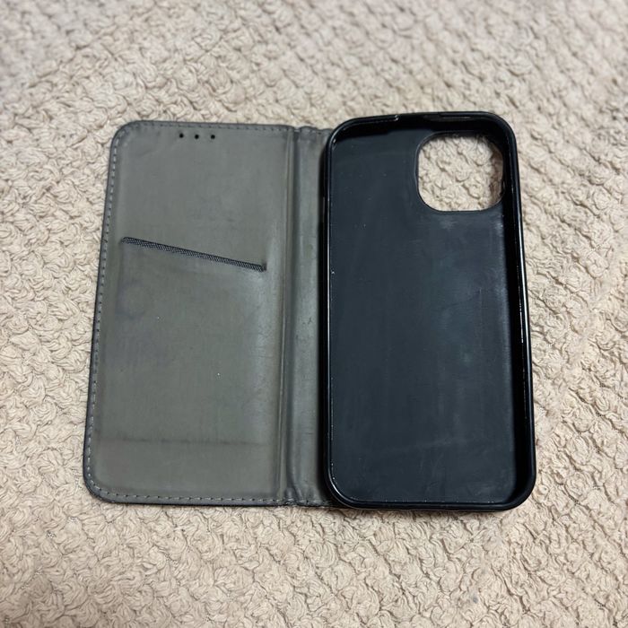 Etui z klapka IPhone 15