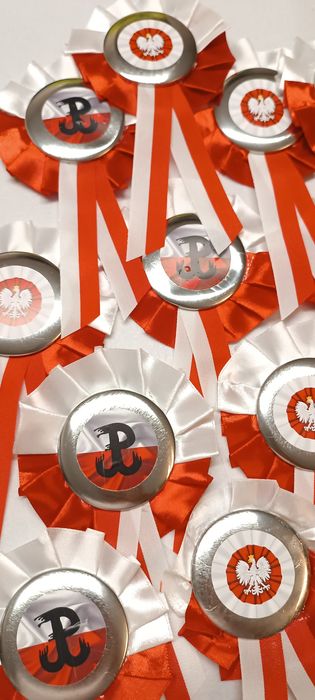 Plakietki Polska na święto niepodległości