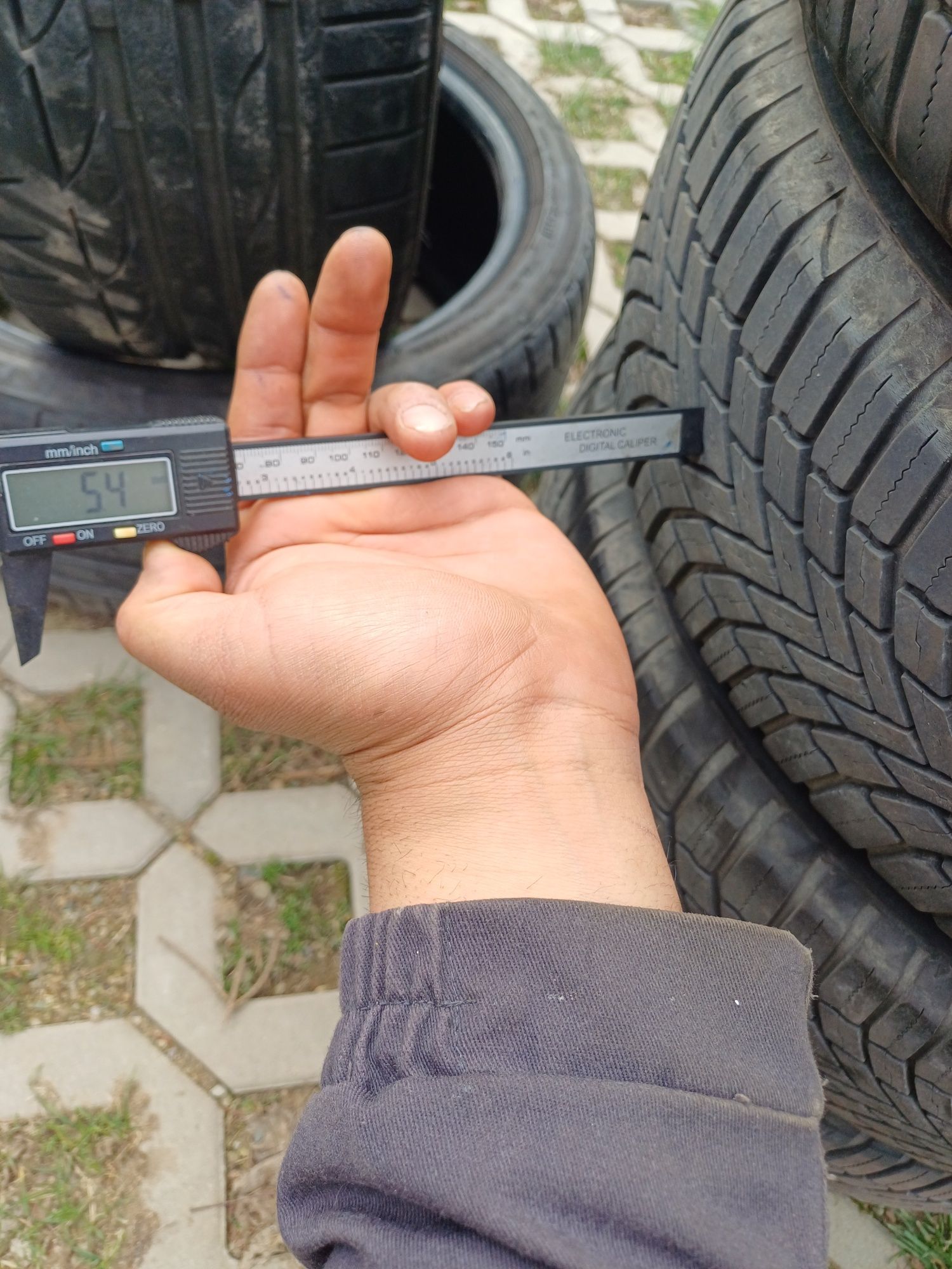 Cena za 4 opony wielosezonowe 175/65r15 BRIDGESTONE 2020r