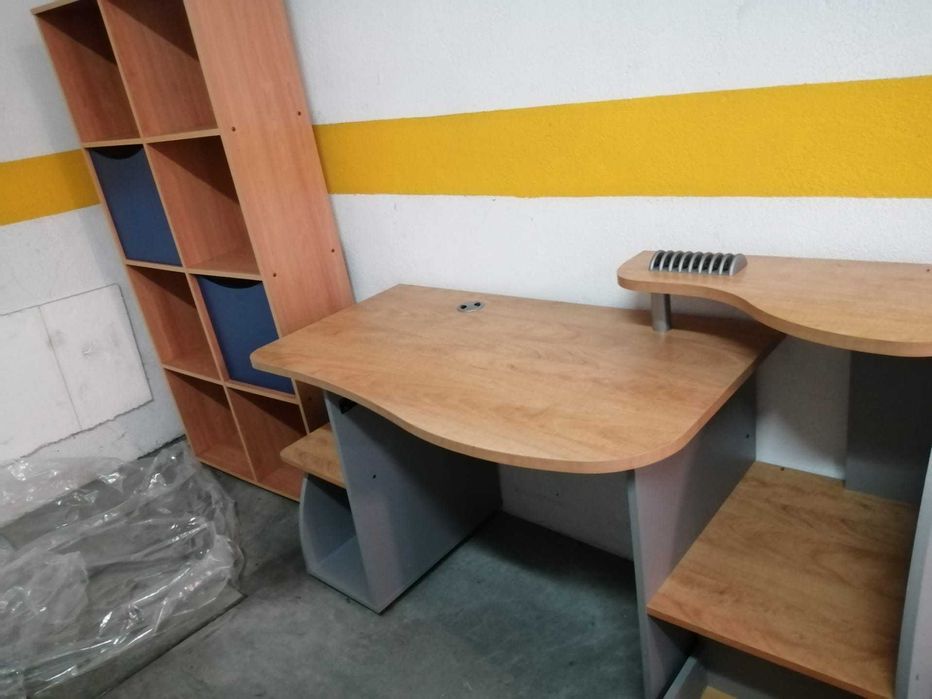 Secretaria e Estante