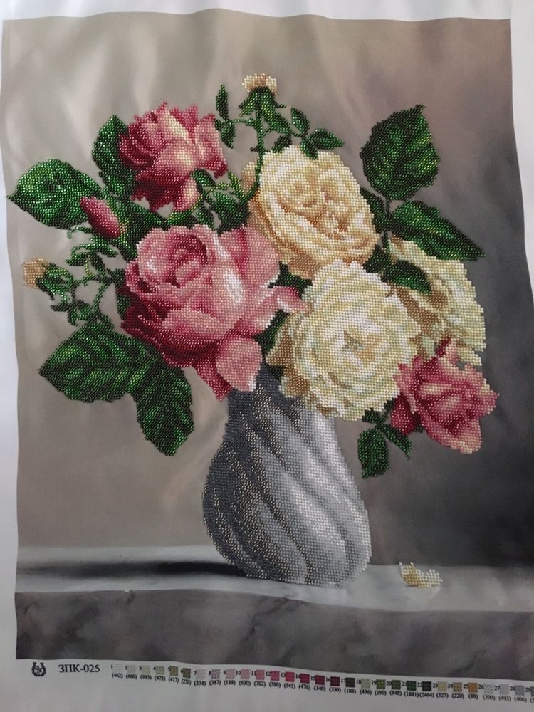 Картина бісером троянди у вазі без рамки