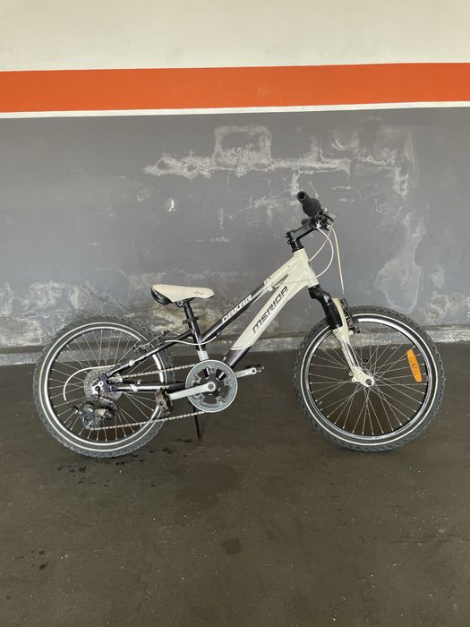 Bicicleta merdia de criança