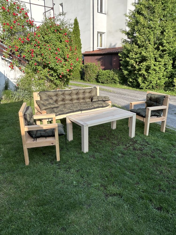 Zestaw mebli ogrodowych z poduszkami