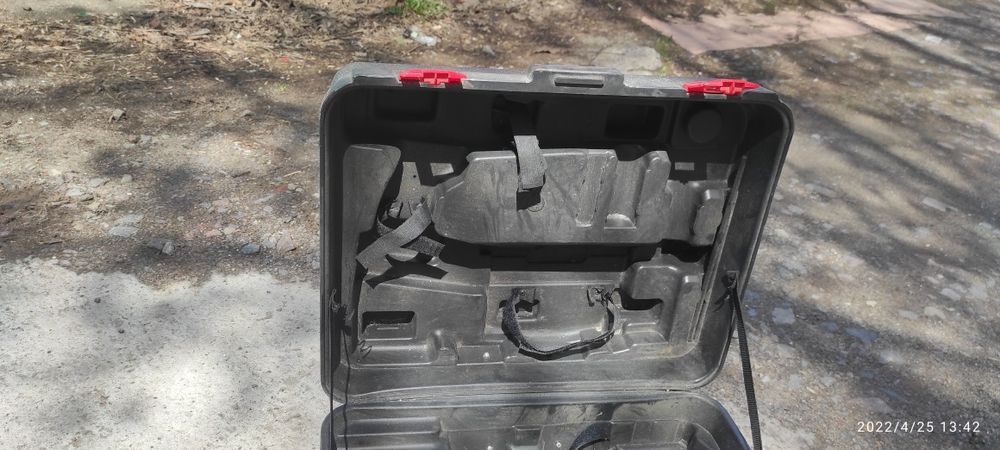 Продам чемодан на колесах для інструменту