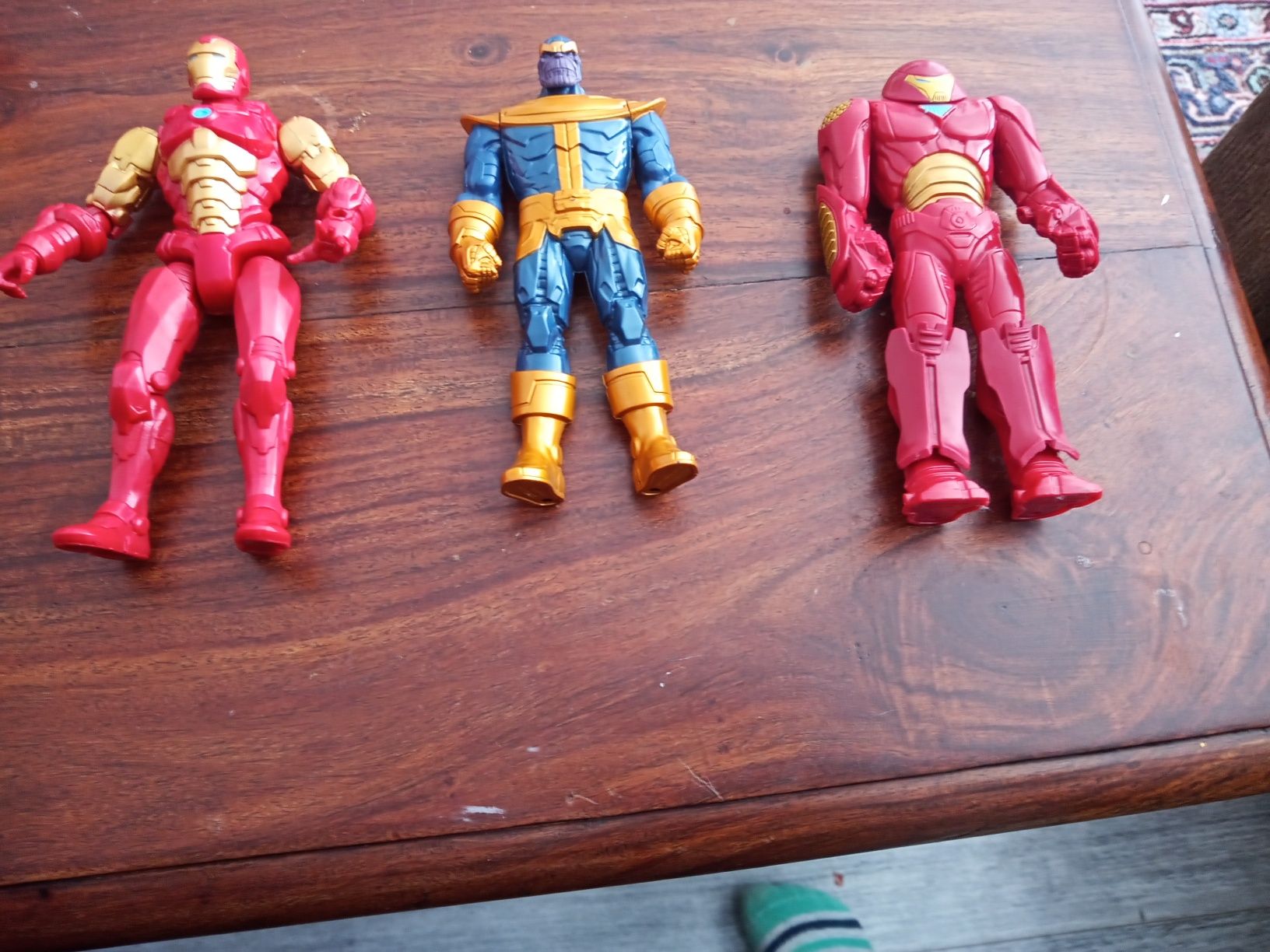 Klasyczne figurki Avengersow