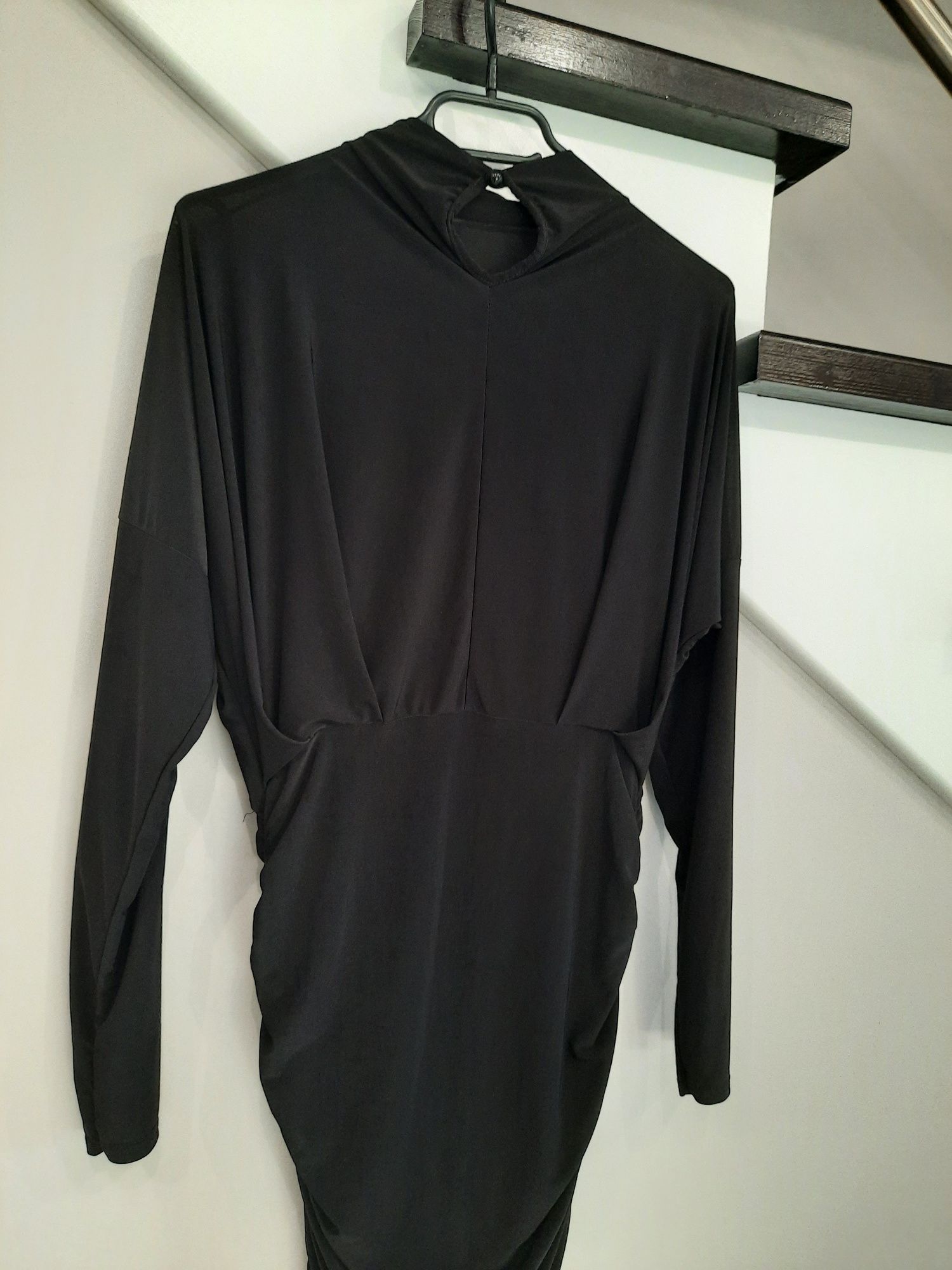 Wysokogatunkowa sukienka drapowana New Collection jakość premium