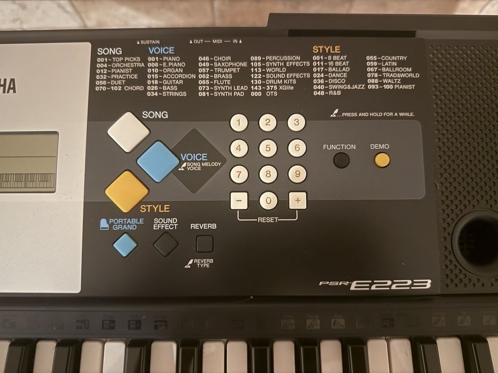 Teclado - YAMAHA PSR E223