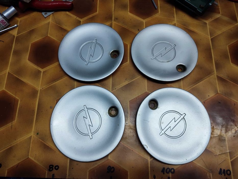 Dekielki do felg marki Opel.