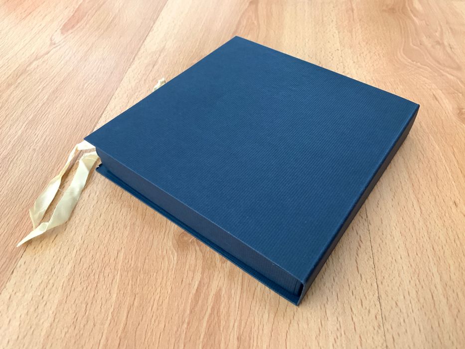 Caneta tinta permanente Recife Amber Crystal azul com inscrição VW