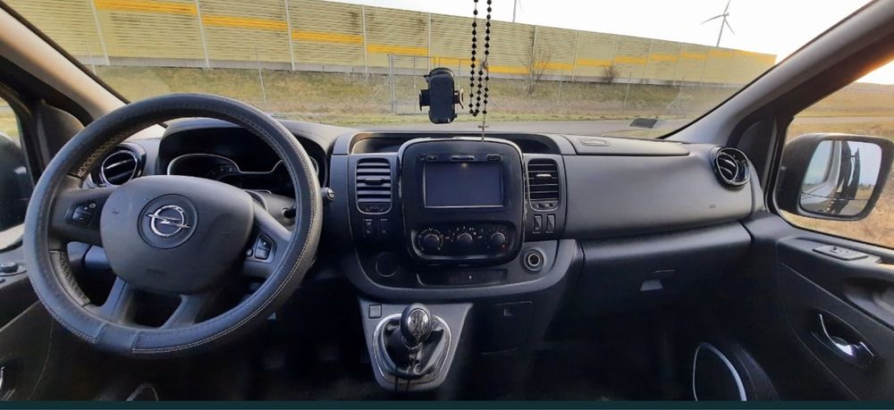 Wynajem busów 9-osobowych, Opel vivaro B Long