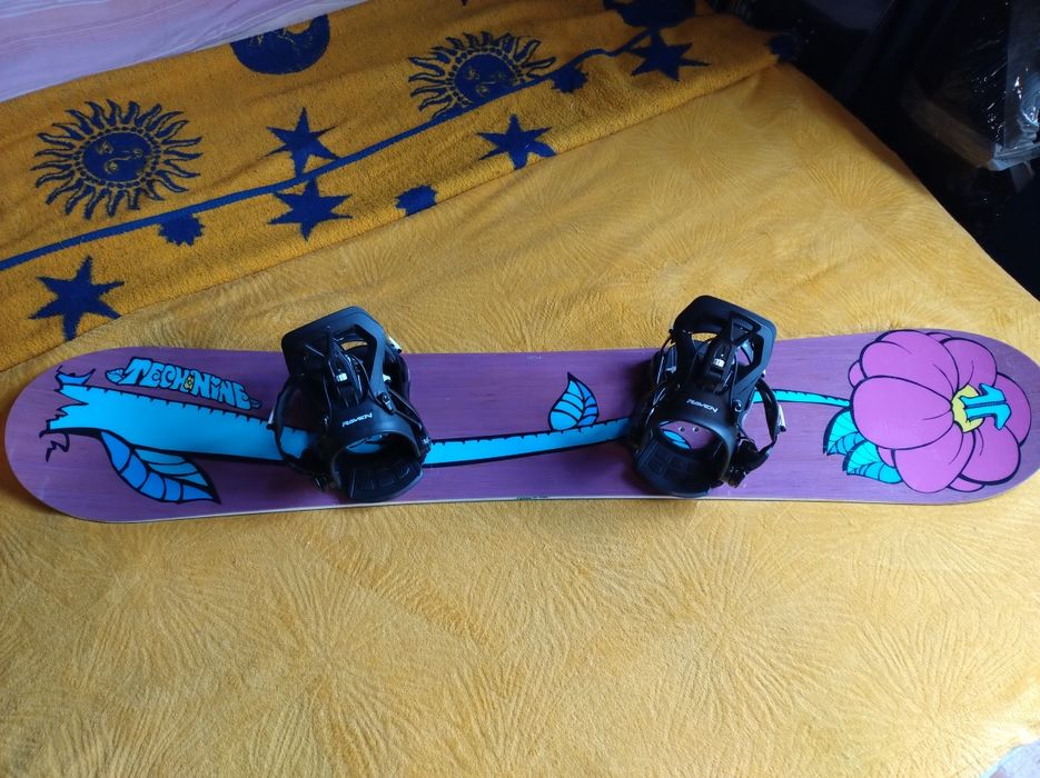 Prawie Nowy Zestaw Snowboard Deska TECHNINE 147 cm + NOWE RVN Fastec M