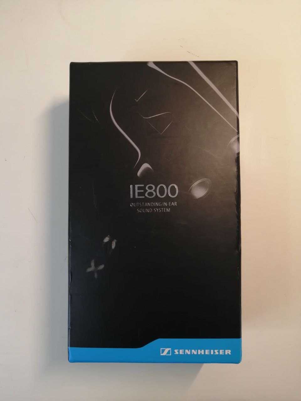 Навушники Sennheiser IE 800 преміум класу.