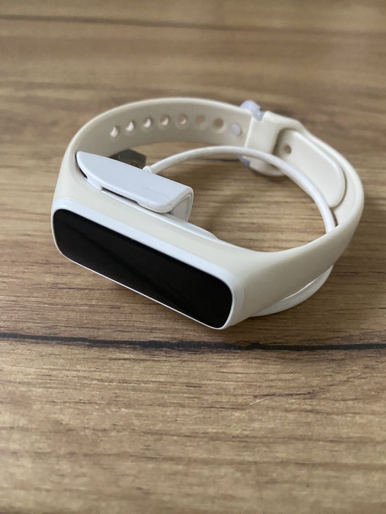 Smartband Samsung Galaxy Fit-e SM-R375 biała z ładowarką