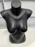Manequins pretos de meio corpo