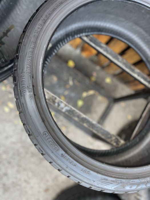 Резина зима 235/35 r19 Toyo