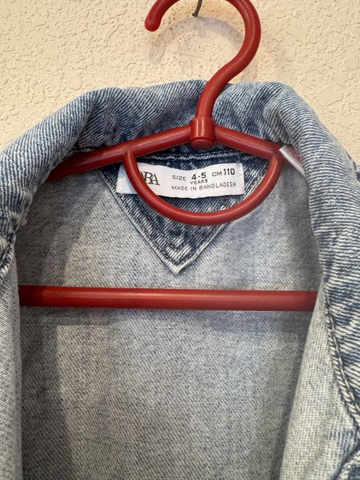 Куртка джинсова , вітровка , джинси next 4/5 років