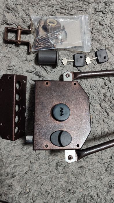 Fechadura esquerda usada