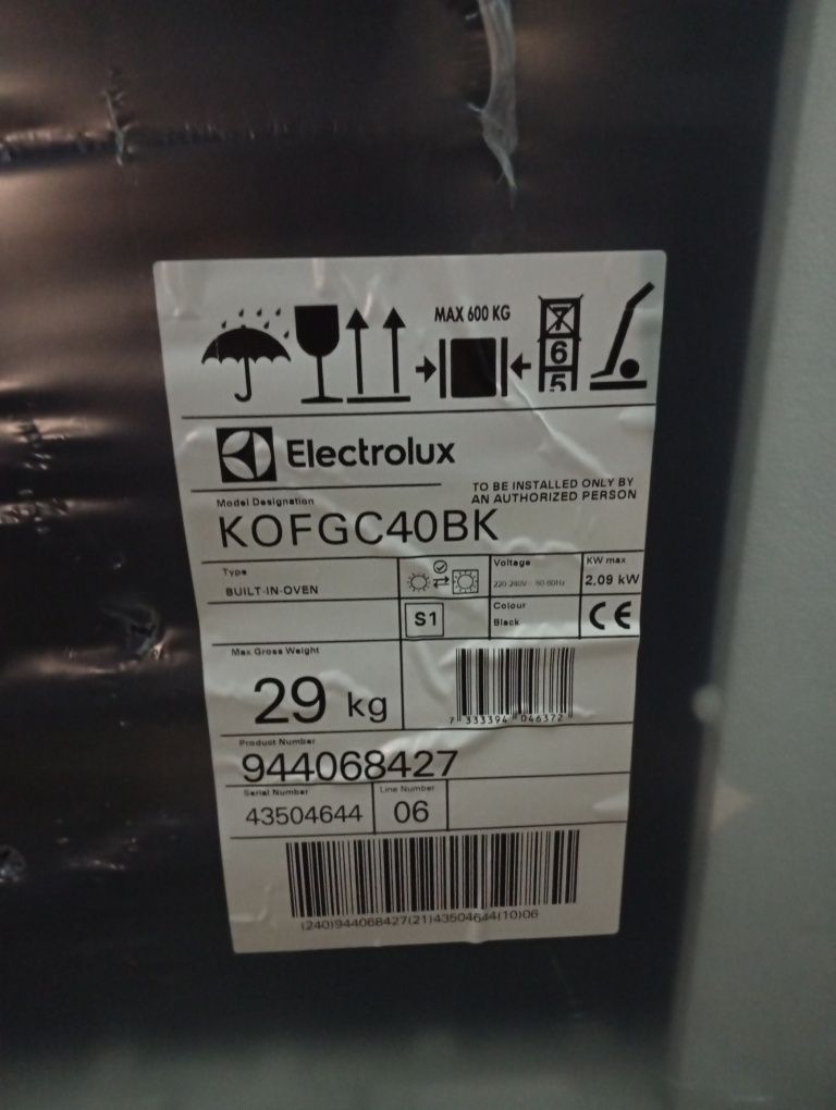 Продам електричну духовку Нова