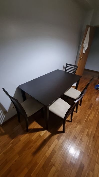 Mesa de jantar + 4 cadeiras