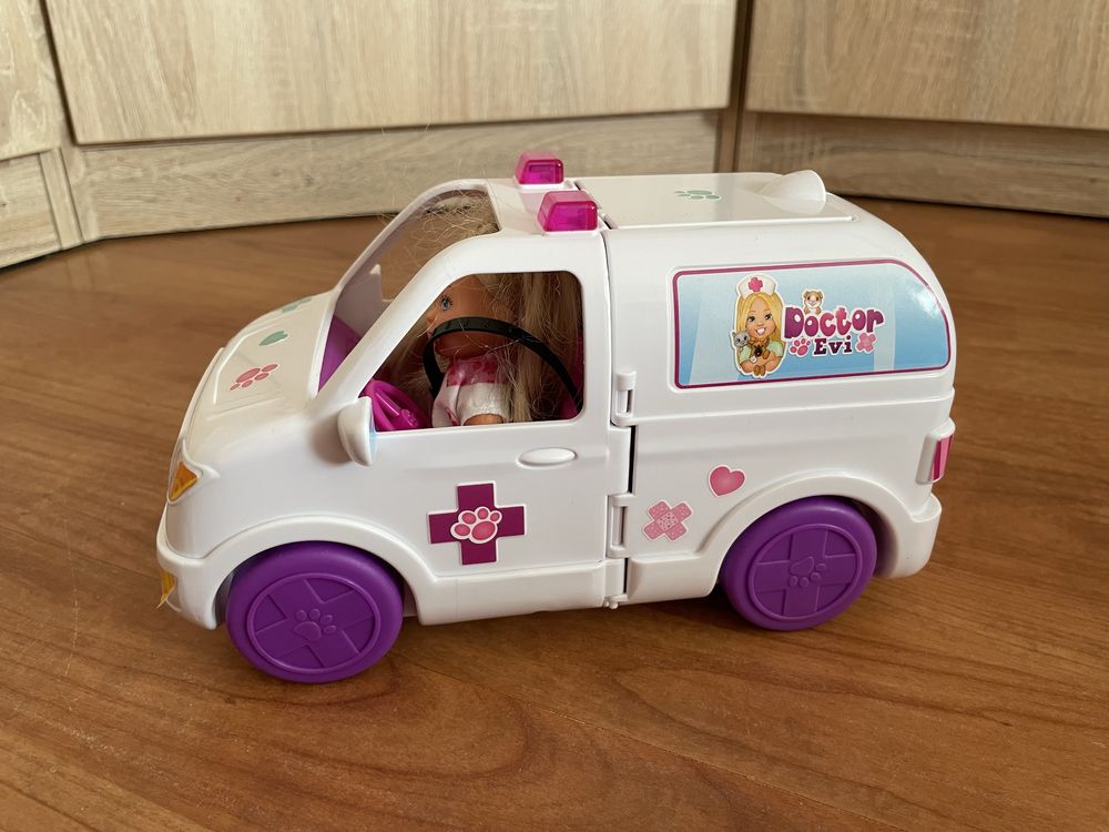 Lalka Evi z mobilnym ambulansem weterynarz 2 w 1