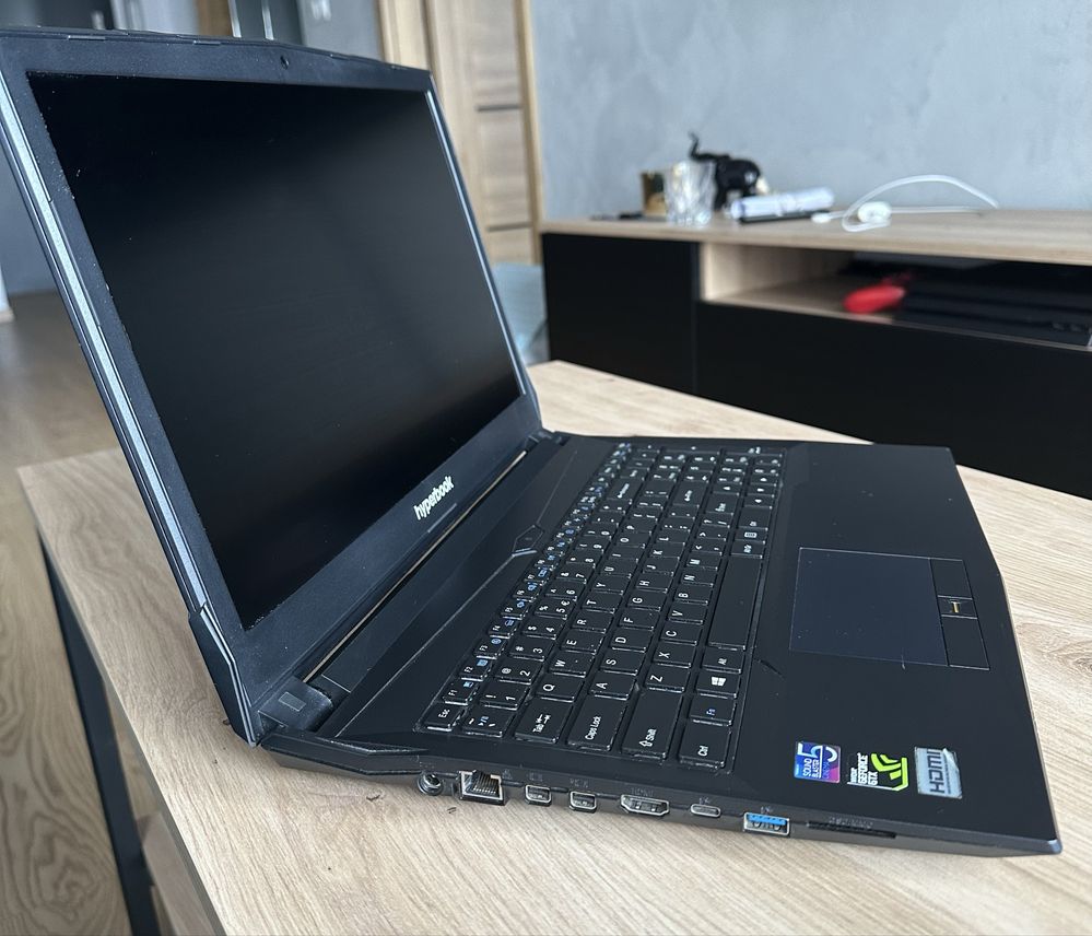Laptop Hyperbook N85S i5-8300H/8GB/1000 GTX1050