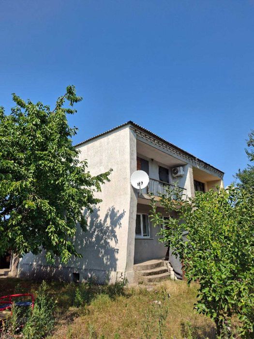 Продам половину  будинку . Документи в порядку