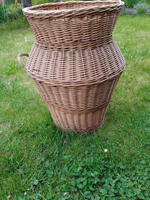 Kosz na pranie ozdoba ogrodu wiklinowy
