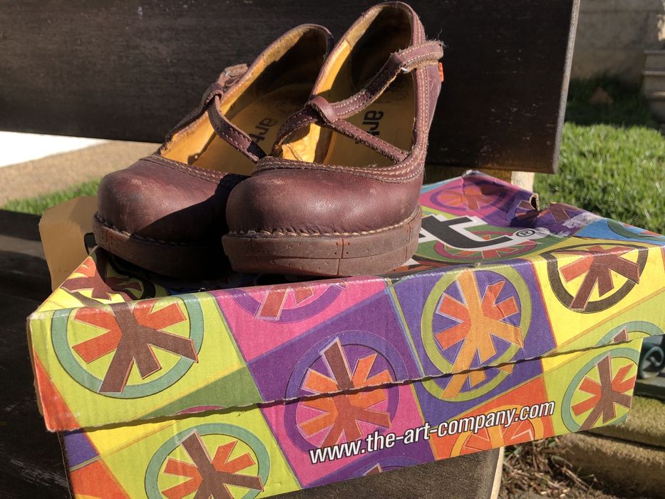 Sapatos Art usados uma vez