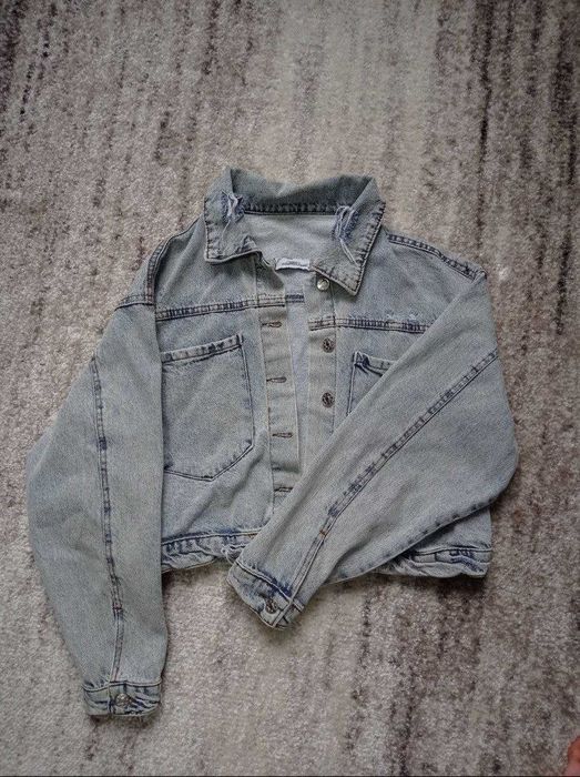 Жіноча джинсовка вкорочена