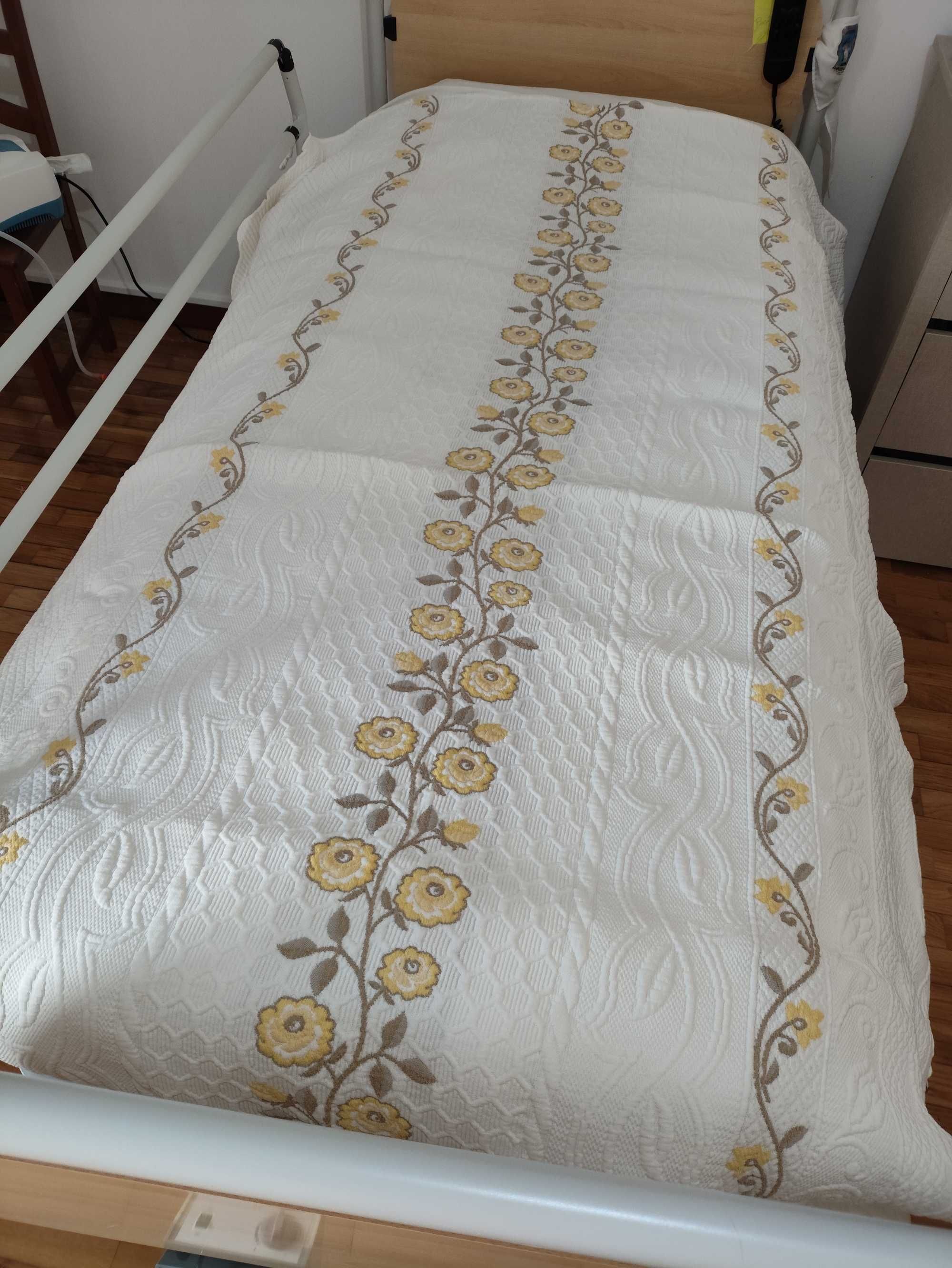 Cama elétrica em bom estado