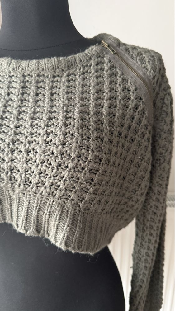 Sweter krotki top sweterek khaki oliwkowy dlugi rekaw dzianina akryl