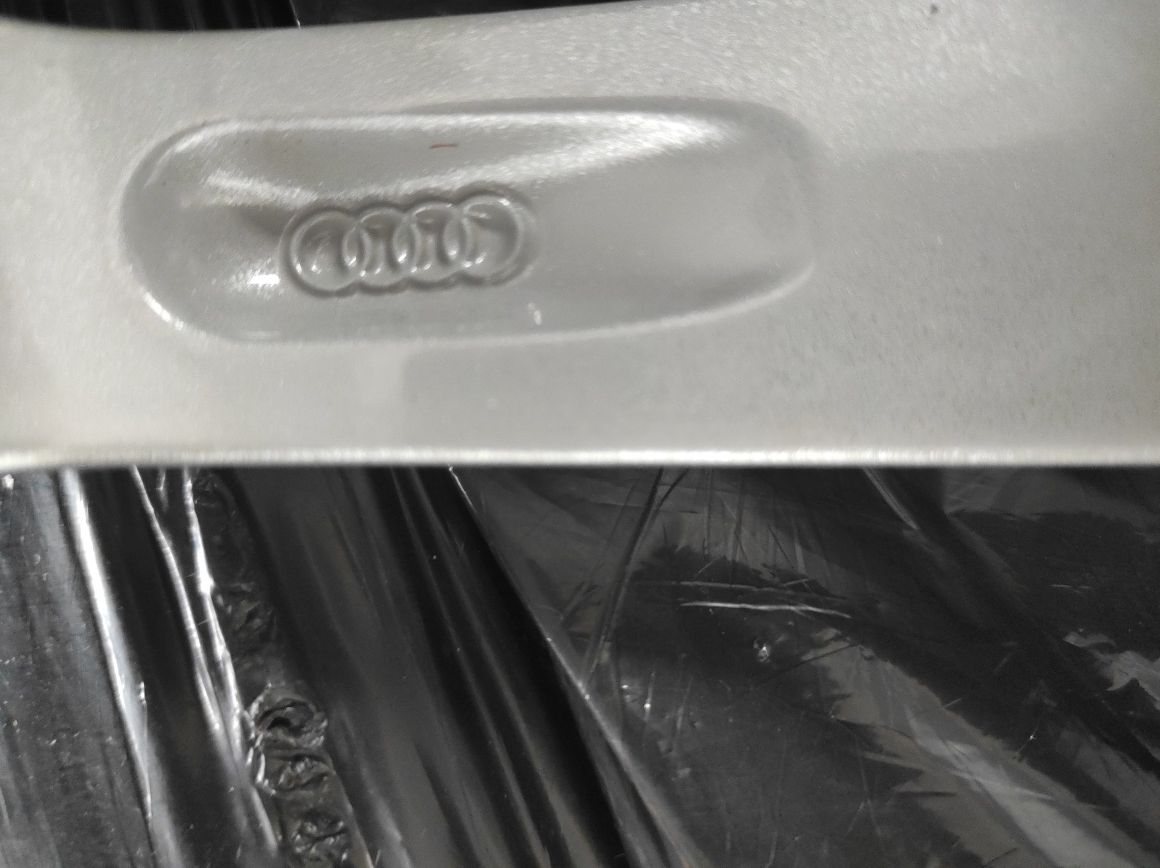 182 Felgi aluminiowe ORYGINAŁ AUDI R 17 5x112 otwór 57,1 Bardzo Ładne